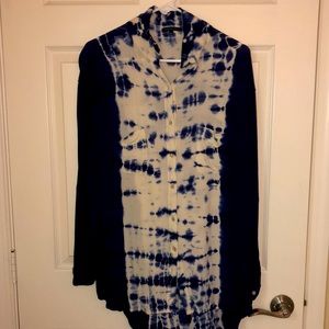 Button down long fitted blue marble blouse